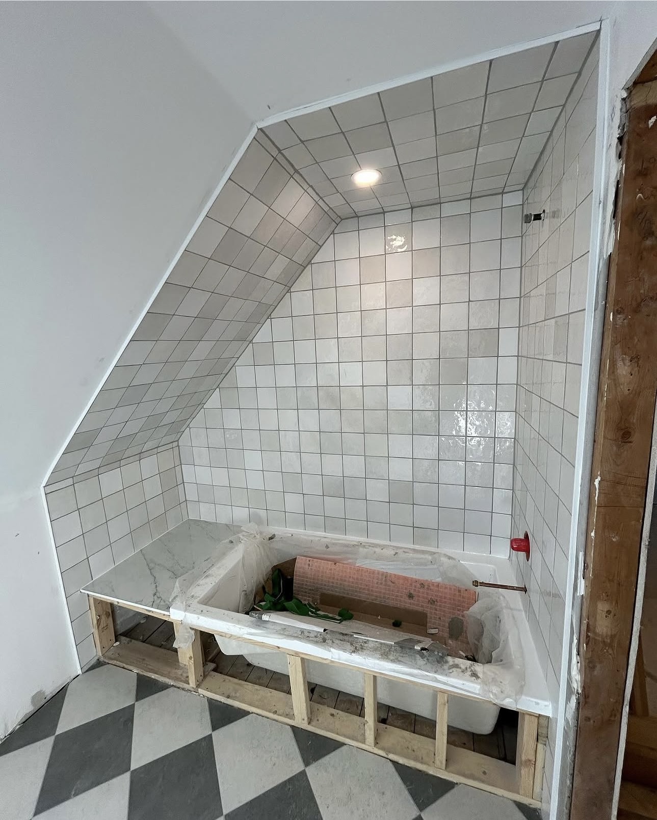 Vaulted Bathtub Tile Surround